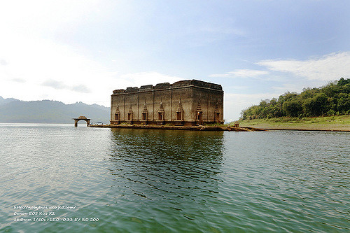 mon-temple-lake-uttama-sangklaburi-thailand-urban-flavours