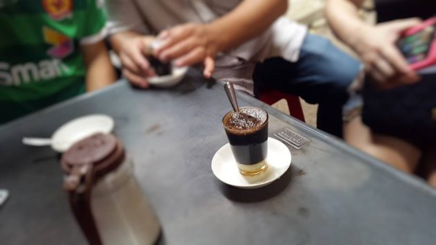street-coffee-phnom-penh-cambodia-urban-flavours