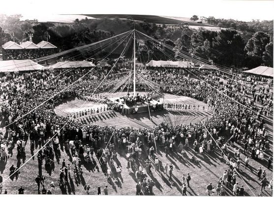 barossa-festival-maypole-dance-urban-flavours